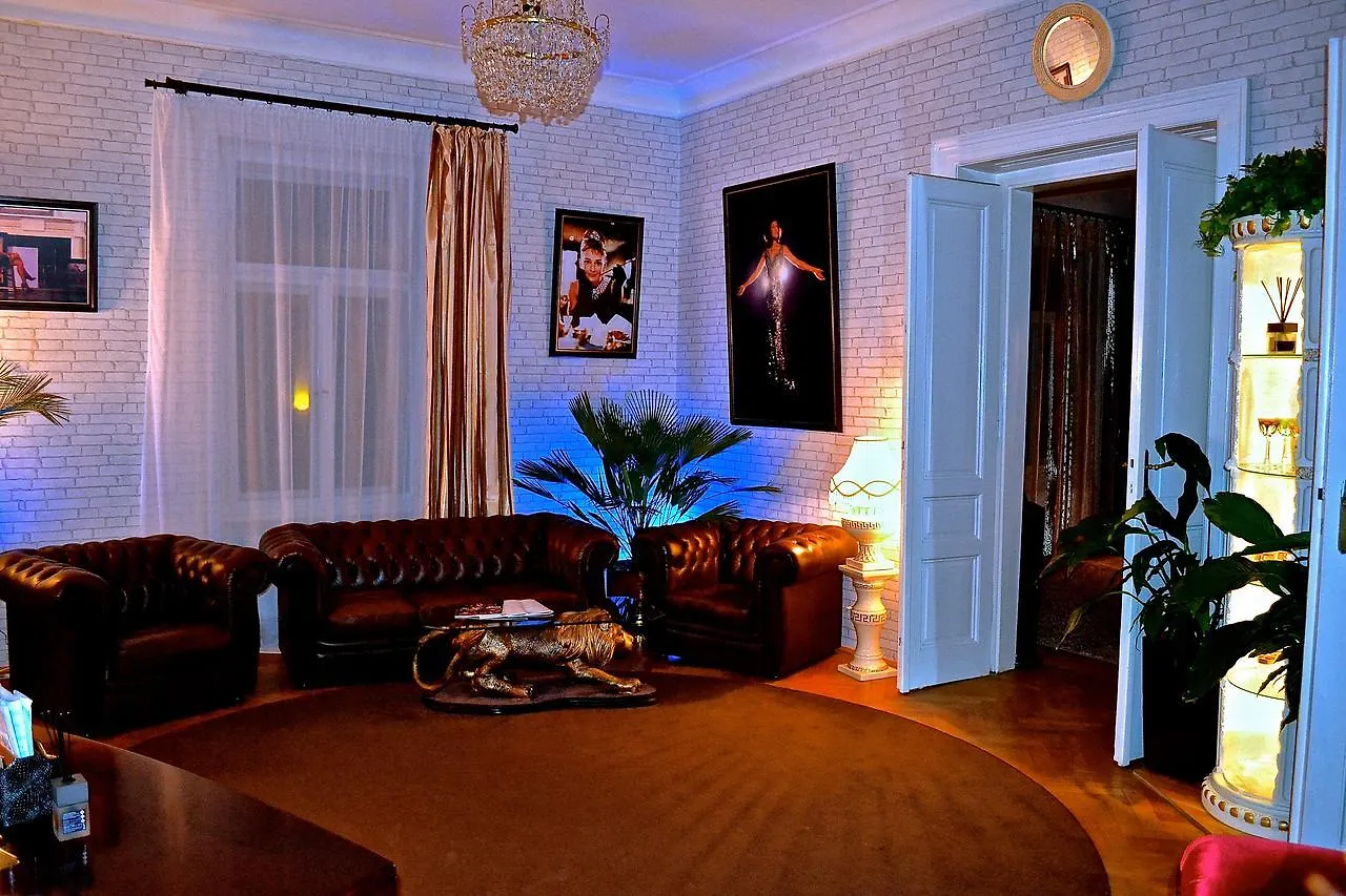 Luxury Versace Apartment Prague
