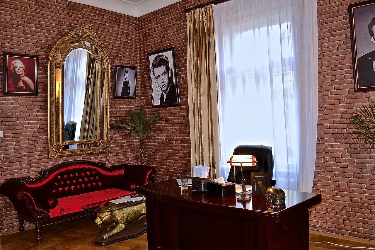 Luxury Versace Apartment Prague 0*,