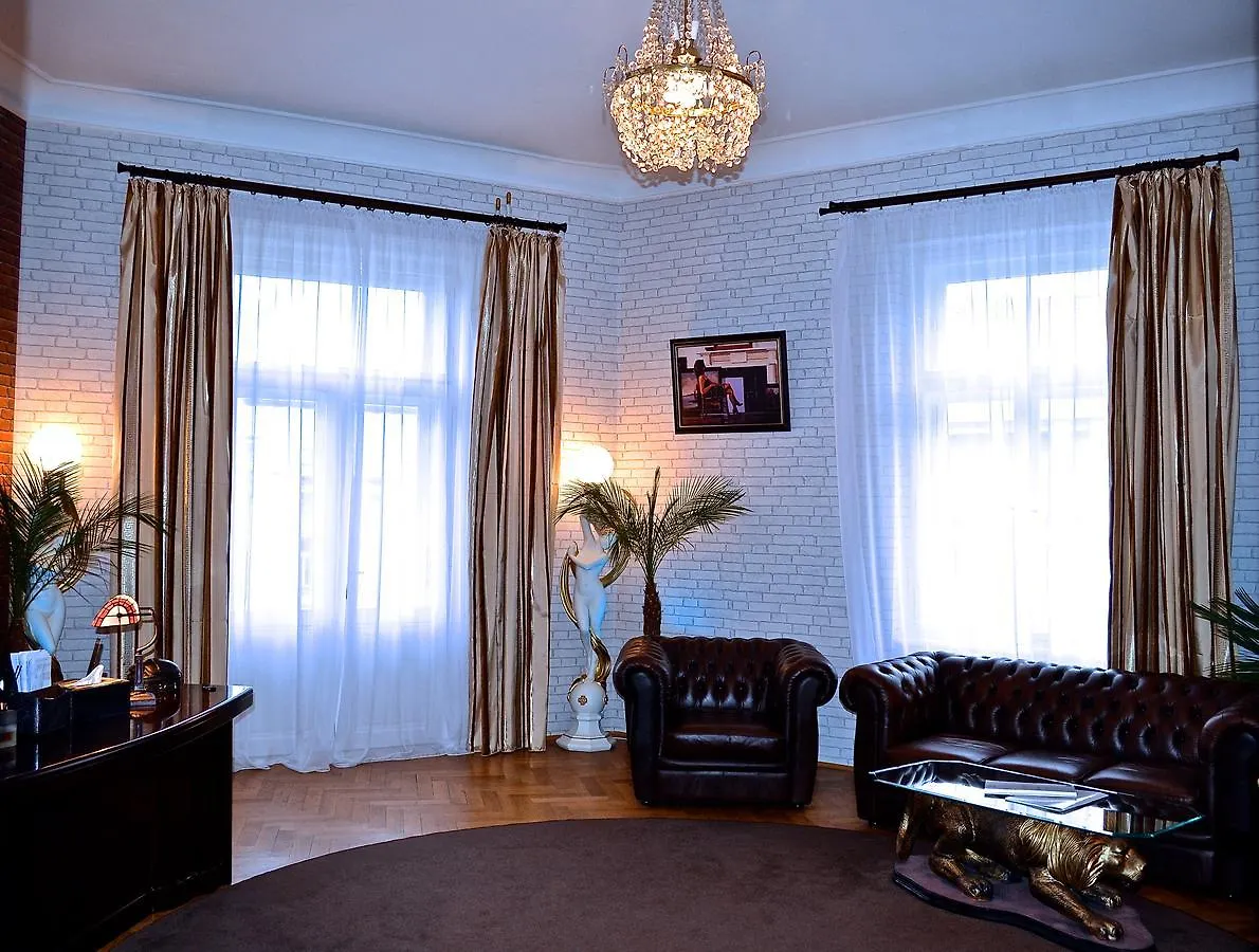Luxury Versace Apartment Prague
