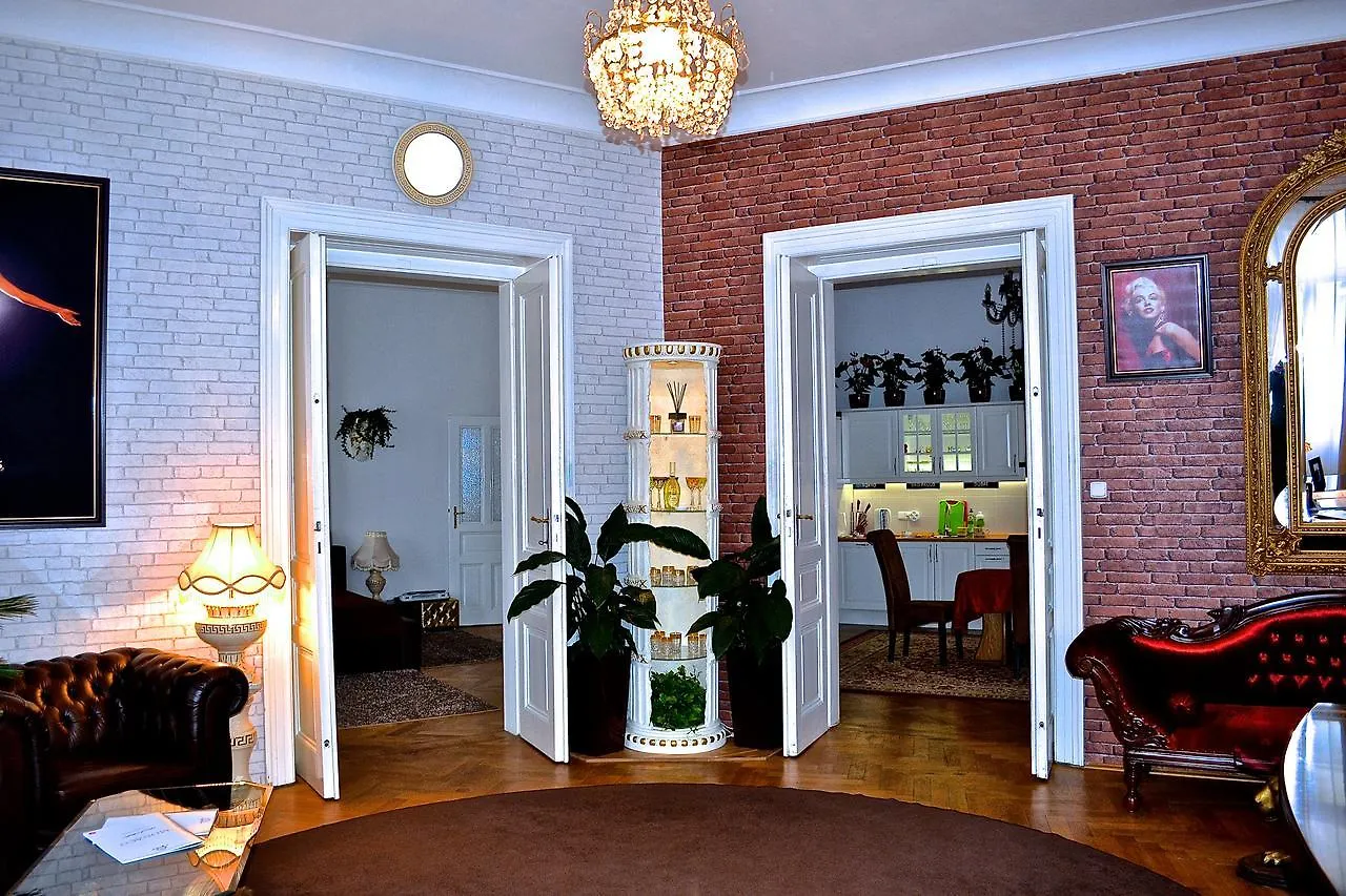 Luxury Versace Apartment Prague