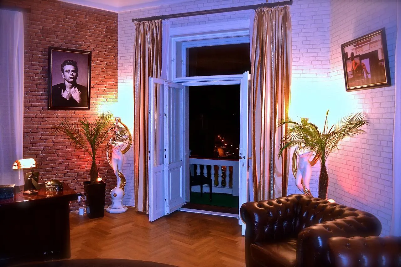 Luxury Versace Apartment Prague