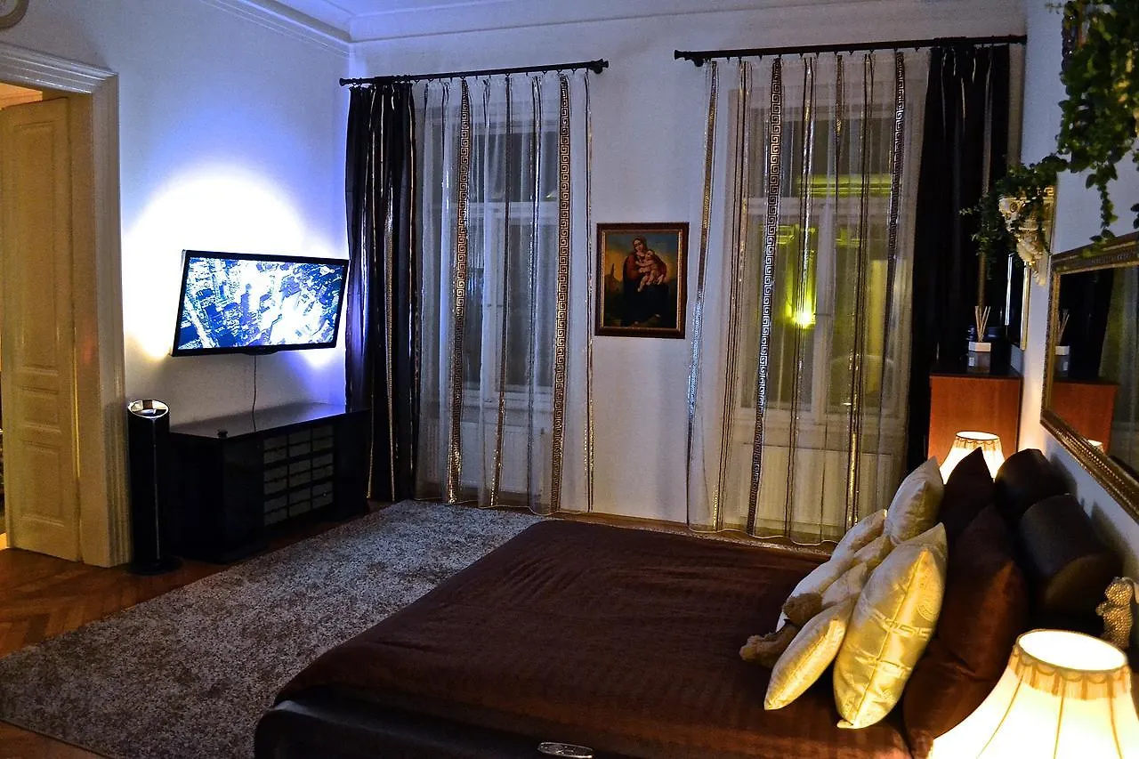 Luxury Versace Apartment Prague