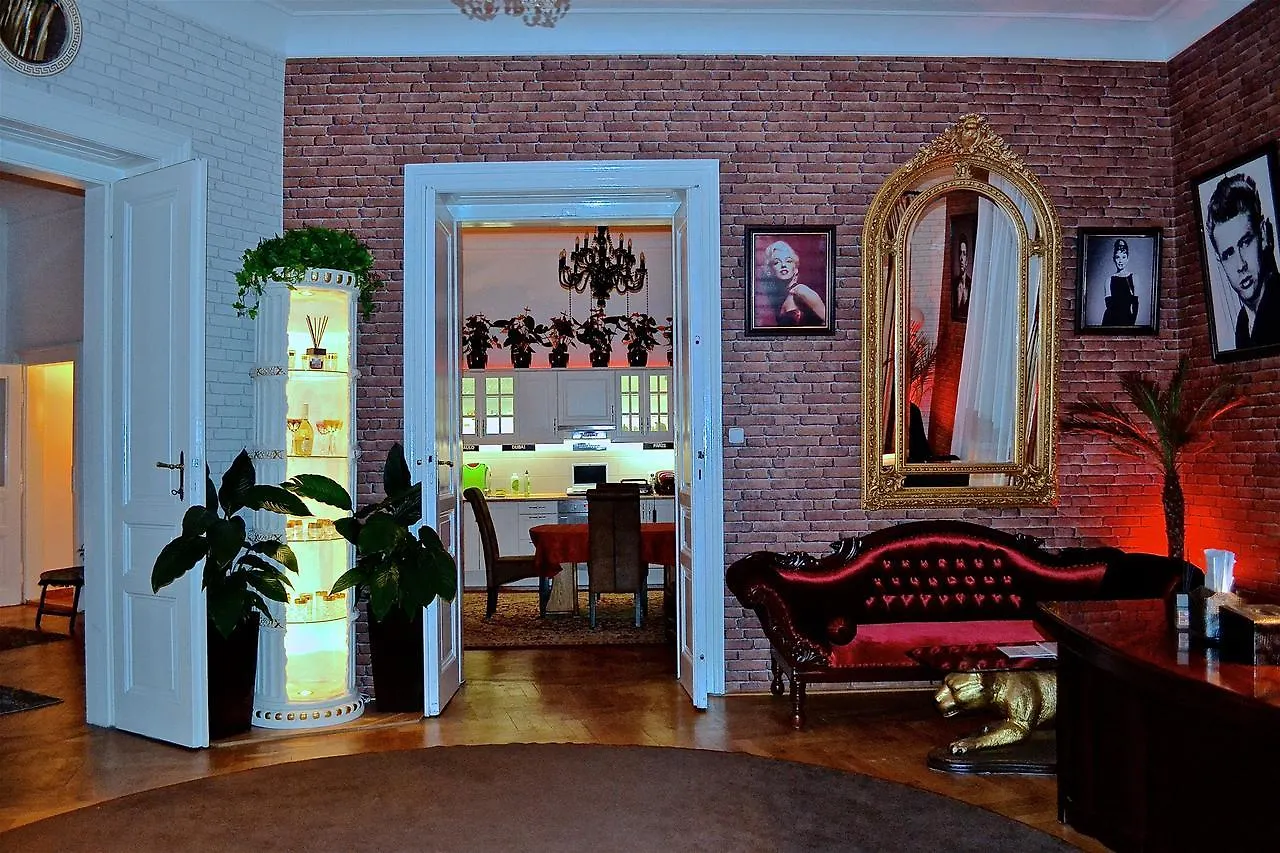 Luxury Versace Apartment Prague
