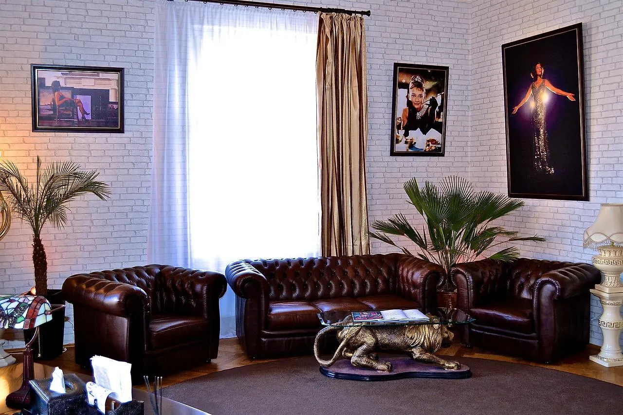 Luxury Versace Apartment Prague 0*,