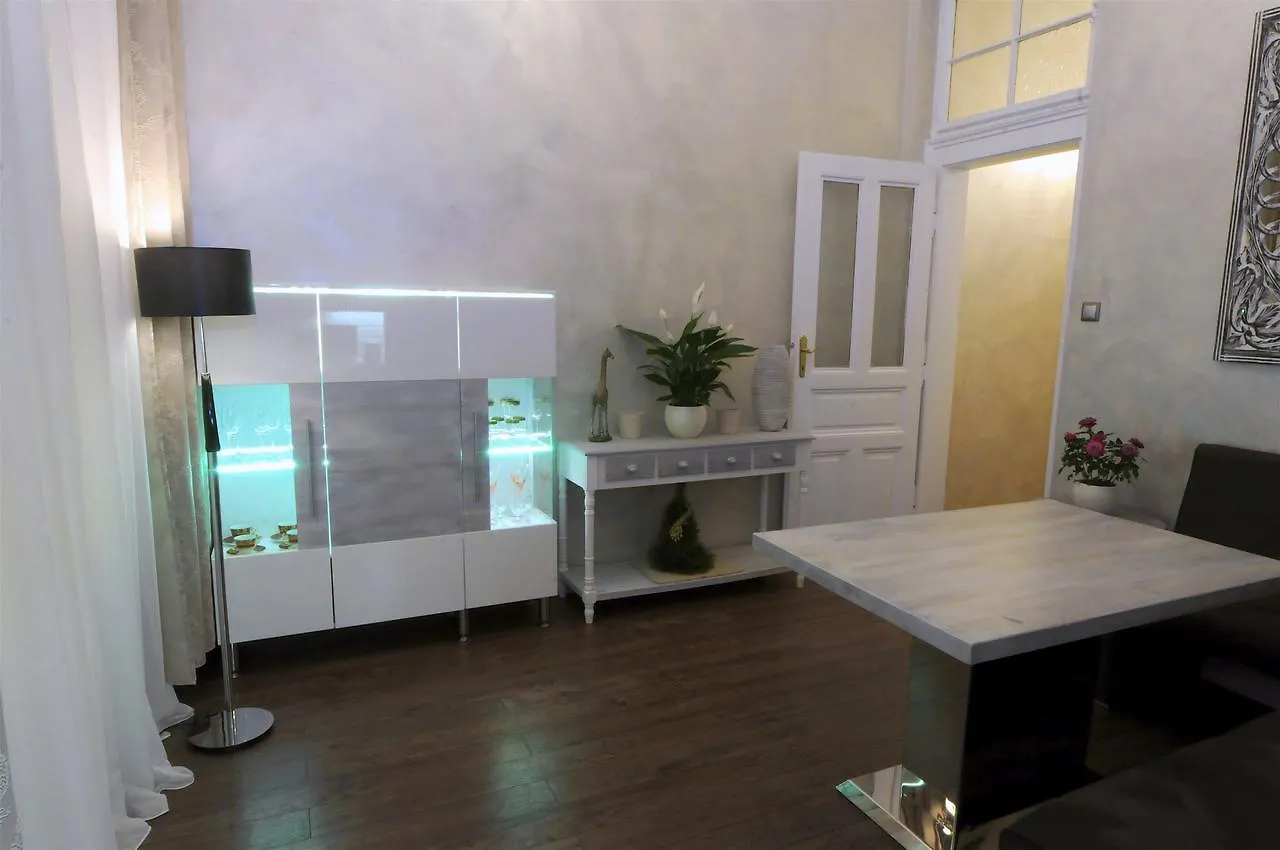 Luxury Versace Apartment Prague