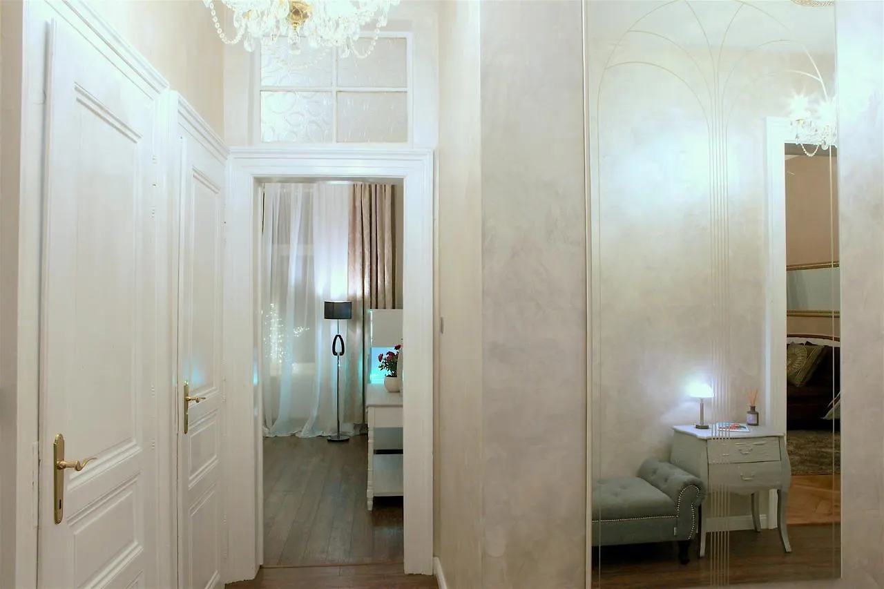 Luxury Versace Apartment Prague