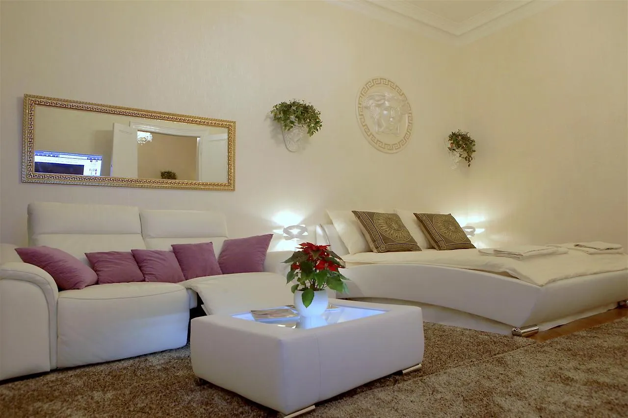 Luxury Versace Apartment Prague