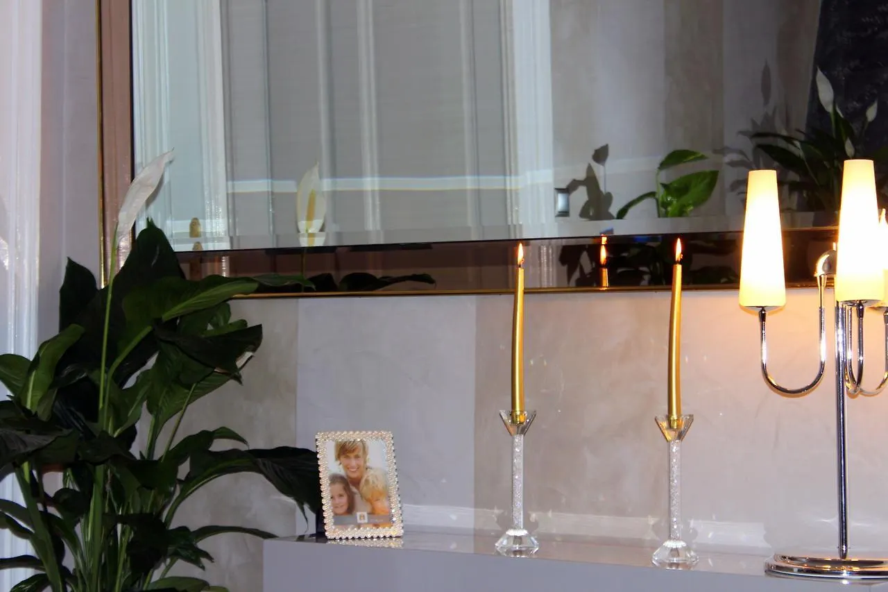 Luxury Versace Apartment Prague 0*,