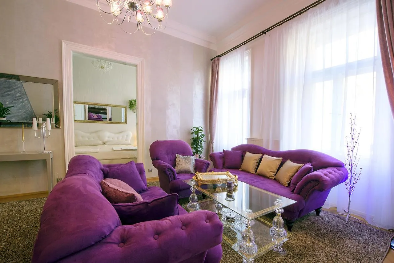 Luxury Versace Apartment Prague